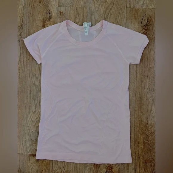 Athleta Light Pink Short Sleeve Workout Tee Stretch Sz Small Great Condition - Picture 1 of 5